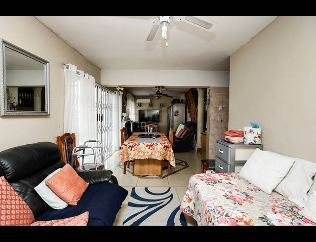 2 BEDROOM FREEHOLD FOR SALE IN EASTBURY